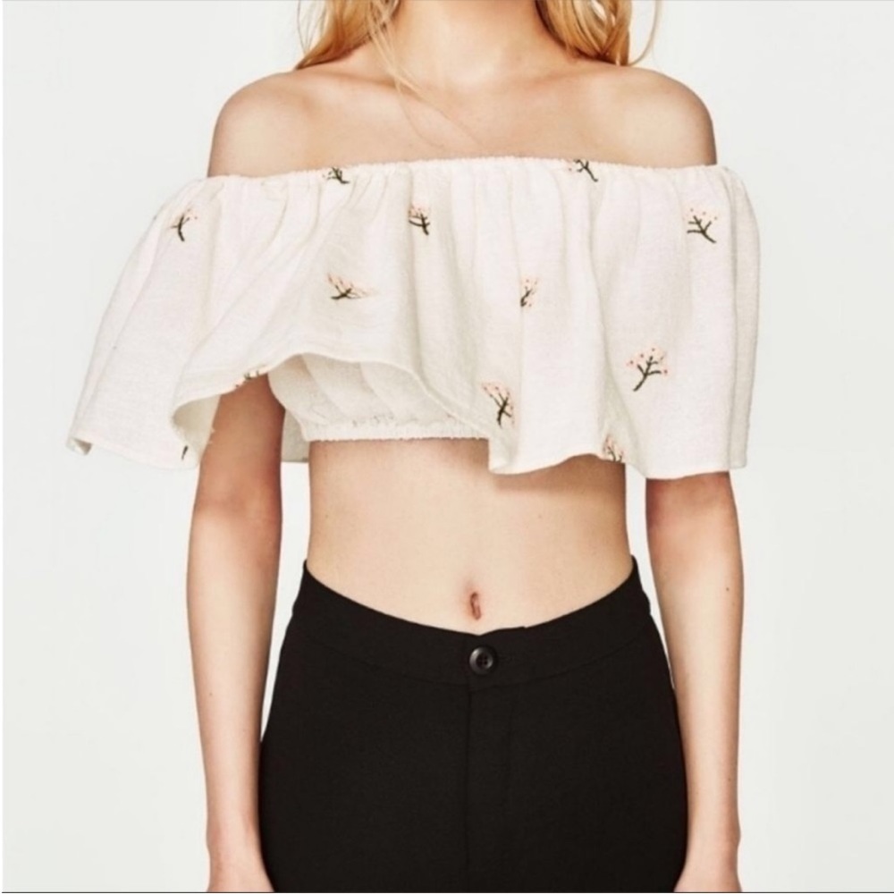 NWOT Zara white cropped blouse with beautiful embroidery size medium